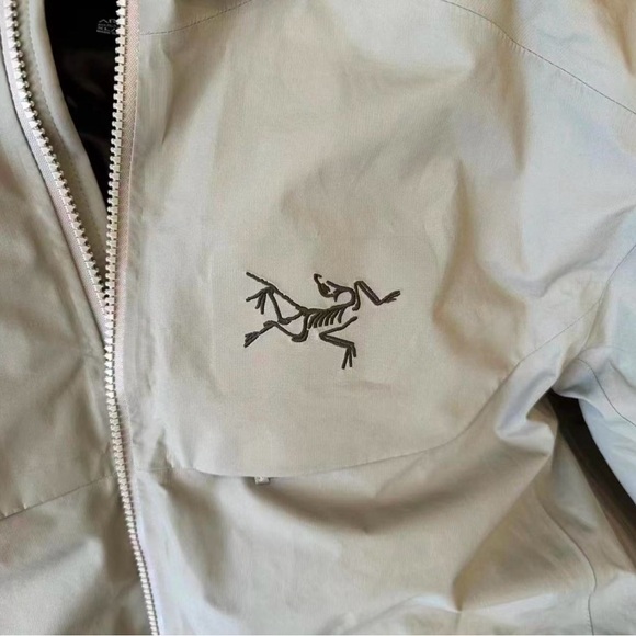 Arc’teryx Ski Jacket - Picture 5 of 7